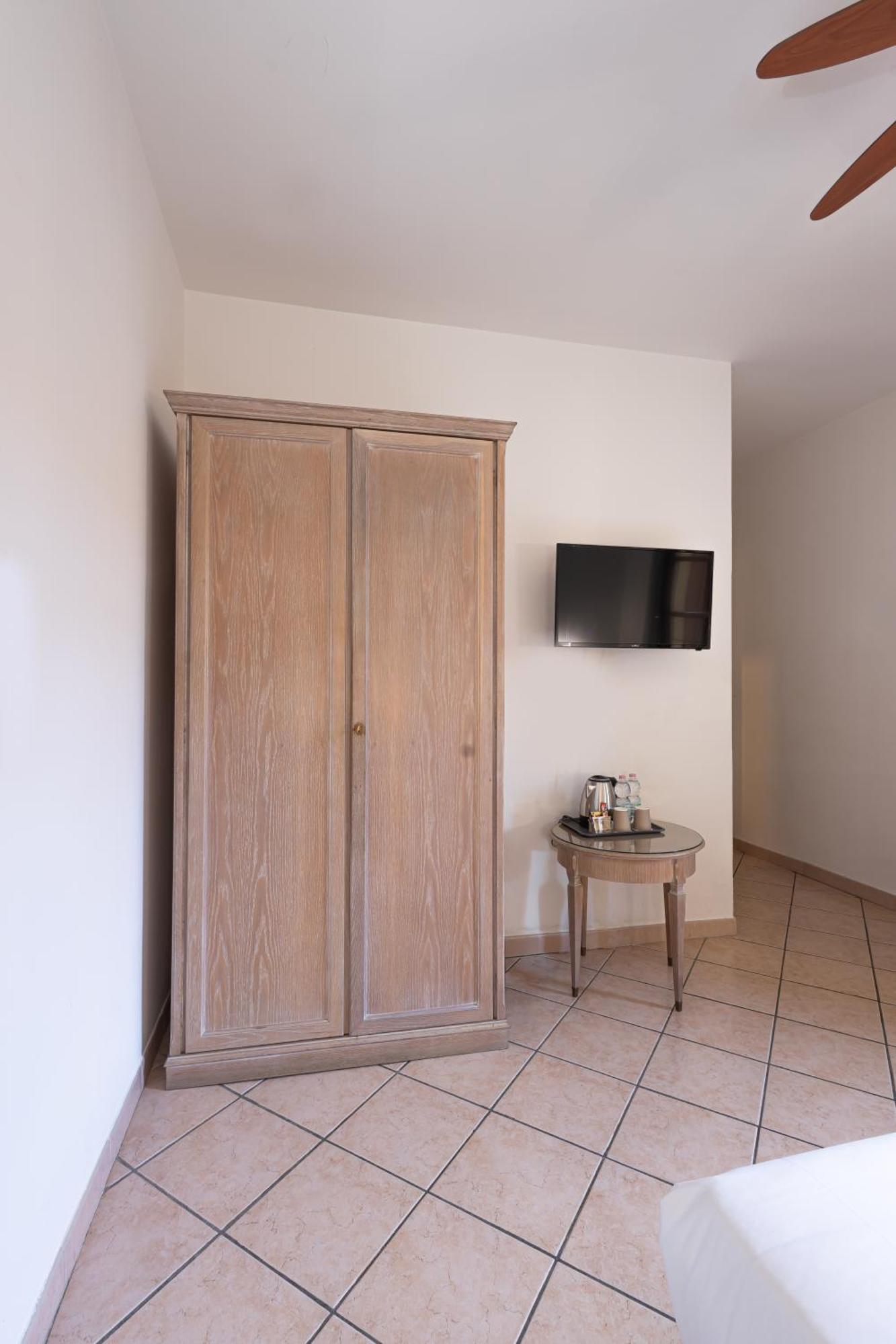 Hotel Tornielli 9 By Lvg Hotel Collection Novara Exterior photo